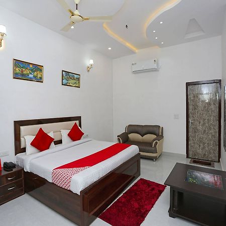 Hotel Rest Palace Agra  Buitenkant foto
