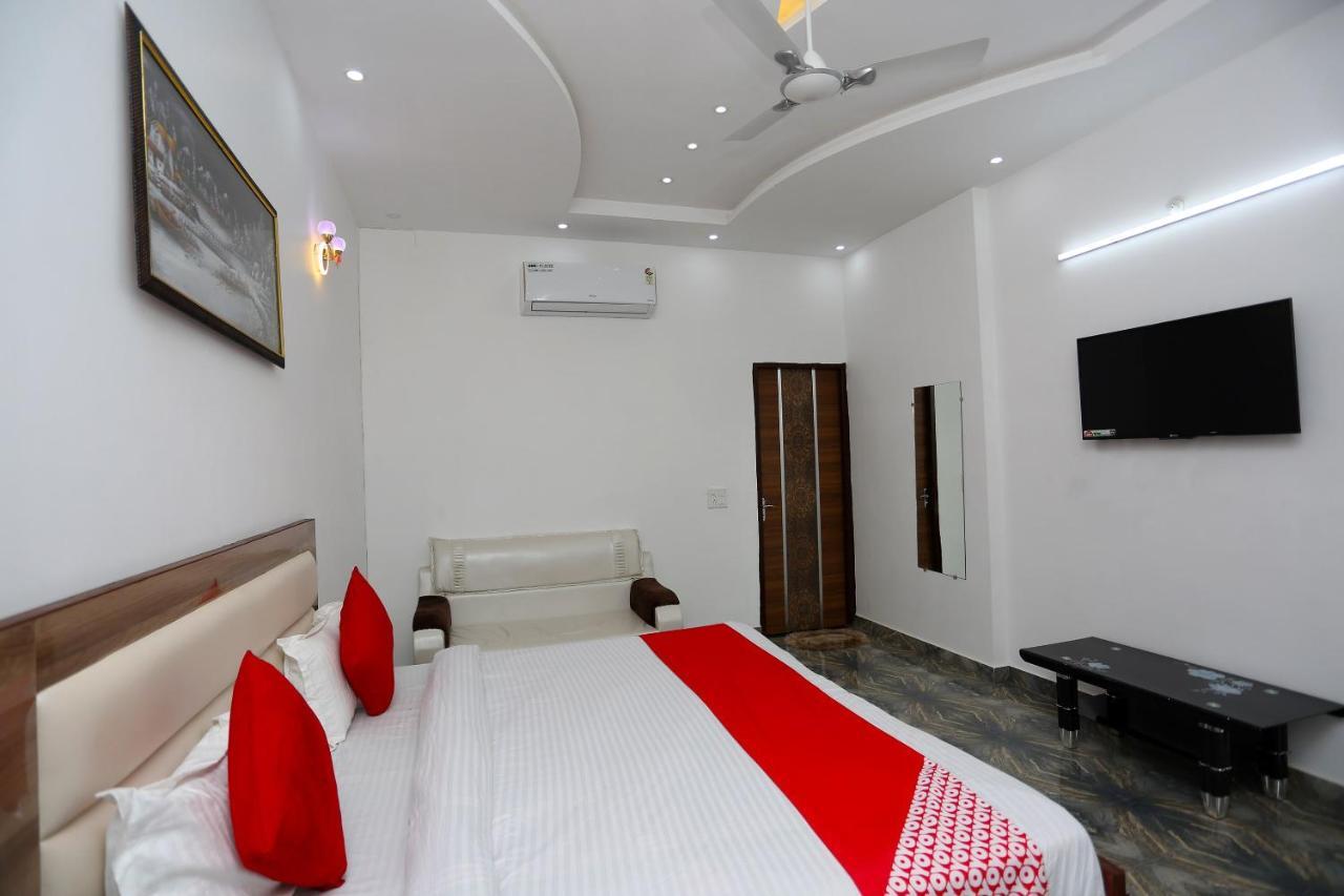 Hotel Rest Palace Agra  Buitenkant foto