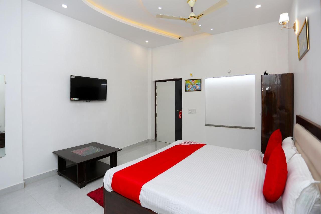 Hotel Rest Palace Agra  Buitenkant foto
