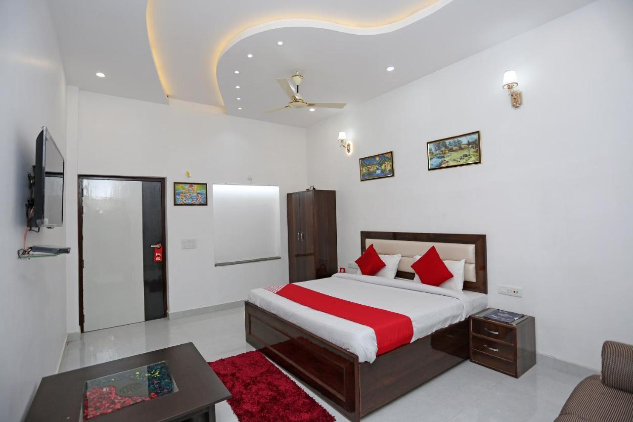 Hotel Rest Palace Agra  Buitenkant foto