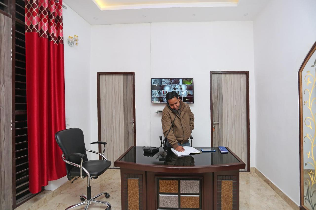 Hotel Rest Palace Agra  Buitenkant foto